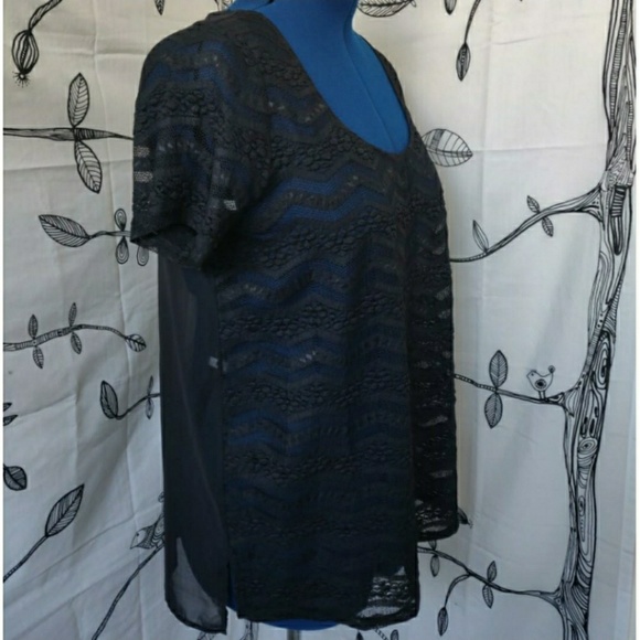 Torrid - Lace front top - Picture 2 of 8